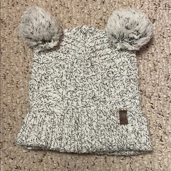 Roots Pom Pom Winter Hat - Picture 1 of 3